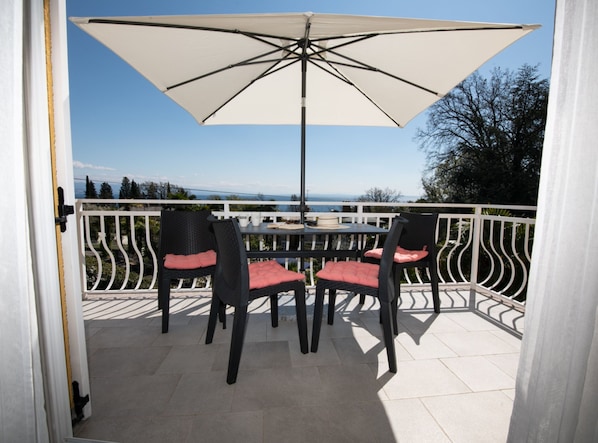 Apartment (One Bedroom Apartment With Balcony An) | Balcony