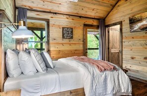 3 slaapkamers, een strijkplank/strijkijzer, reisbedje, gratis wifi