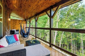 Terrace/patio - 3 BR • Hot tub • Game Room • Mtn Views • Pools • Golf (Gatlinburg)