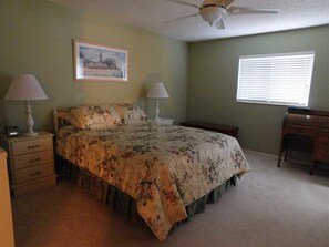 2 bedrooms, iron/ironing board, free WiFi, bed sheets - Pinehollow - ground floor unit close to pool (Englewood)
