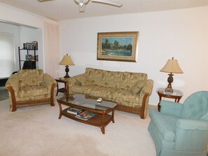 TV - Pinehollow - 203 Pine Hollow (Englewood)