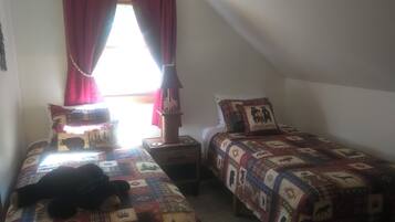 3 bedrooms, iron/ironing board, WiFi, bed sheets