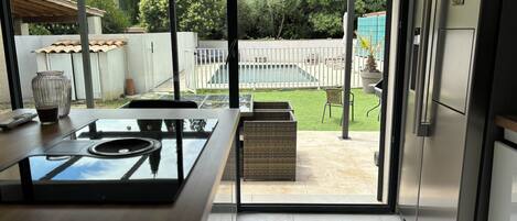 Four Ă micro-ondes, un four, surface de cuisson, lave-vaisselle
