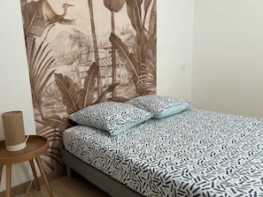 2 bedrooms, iron/ironing board, WiFi, bed sheets