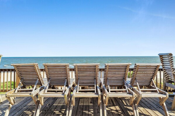 Property grounds - 2BeachfrontHouses! 2HeatedPools! Sleep48! Weddings! Pets! HotTubs! ExtraParking! (Bolivar Peninsula)