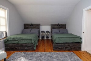 4 bedrooms, desk, iron/ironing board, free WiFi