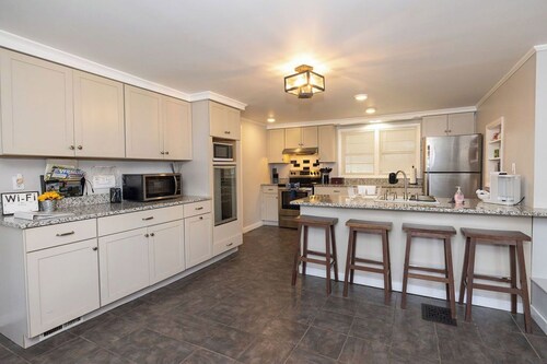 Killington Mountain Farmhouse-5 min to Skiing