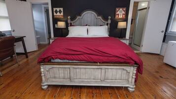 4 bedrooms, desk, iron/ironing board, free WiFi