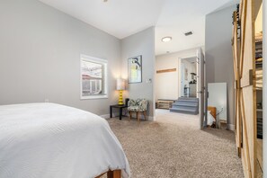 3 bedrooms, desk, iron/ironing board, free WiFi