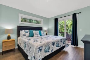 3 bedrooms, desk, iron/ironing board, free WiFi - 3BR Beach Home heated Pool, Decks & BBQ (Holmes Beach)