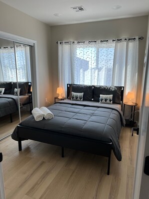 2 chambres, bureau, fer et planche à repasser, Wi-Fi gratuit