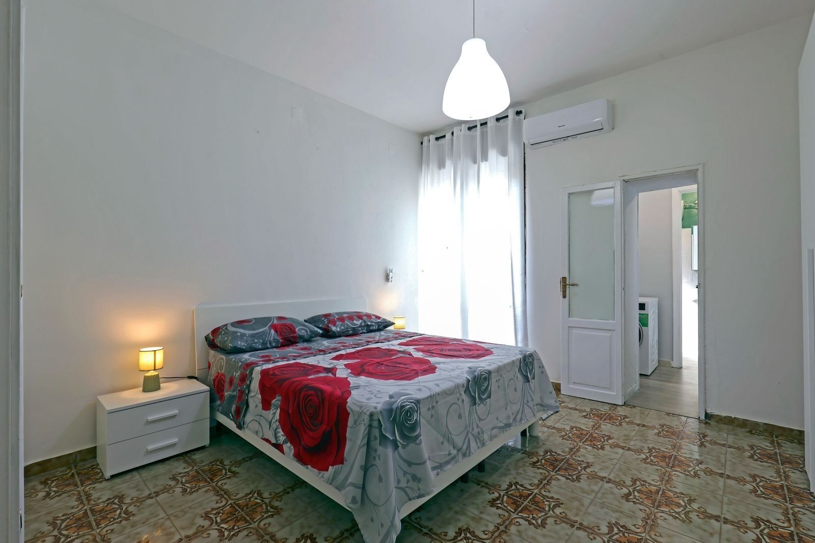 2 habitaciones, tabla de planchar con plancha y wifi gratis 