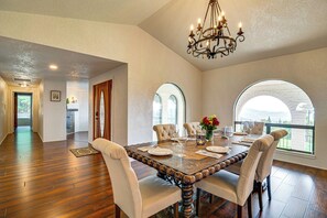 Dining - “Mtn Views & Hot Tub: Umpqua Valley Villa!” (Roseburg)