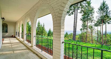 “Mtn Views & Hot Tub: Umpqua Valley Villa!”