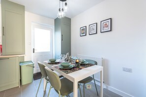 Dining - Beverley 2 bedroom Central Home Garden Parking (Beverley)