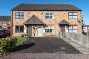 Exterior - Beverley 2 bedroom Central Home Garden Parking (Beverley)