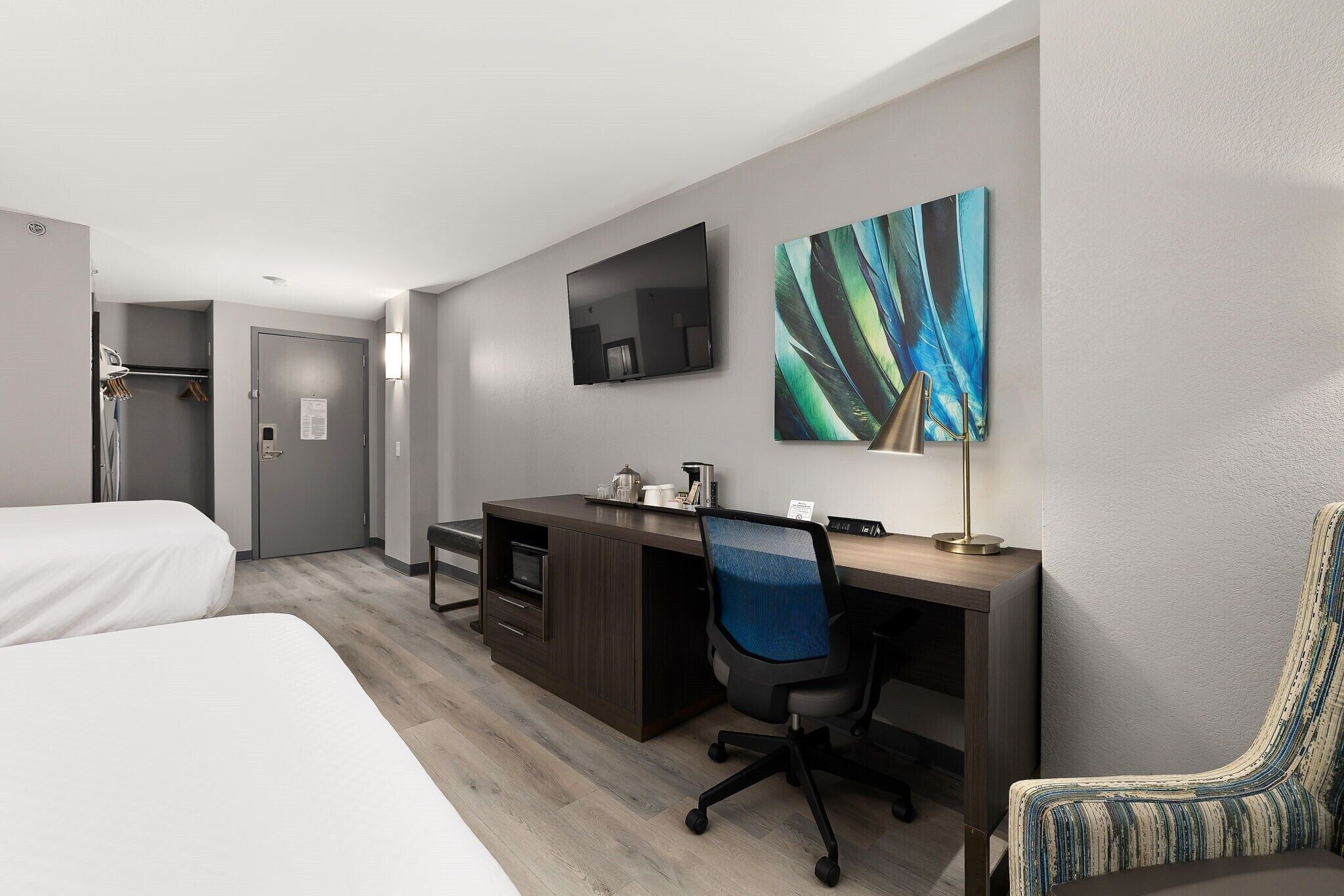 Iron/ironing board, free WiFi, bed sheets