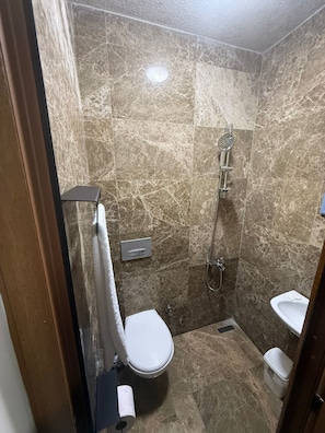 Quarto luxo | Banheiro | Produtos de toalete grátis, sabonete, shampoo