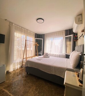 Comfort Room, 1 Queen Bed | Free WiFi, bed sheets - Buyukada Carsi Pansiyon (Adalar)