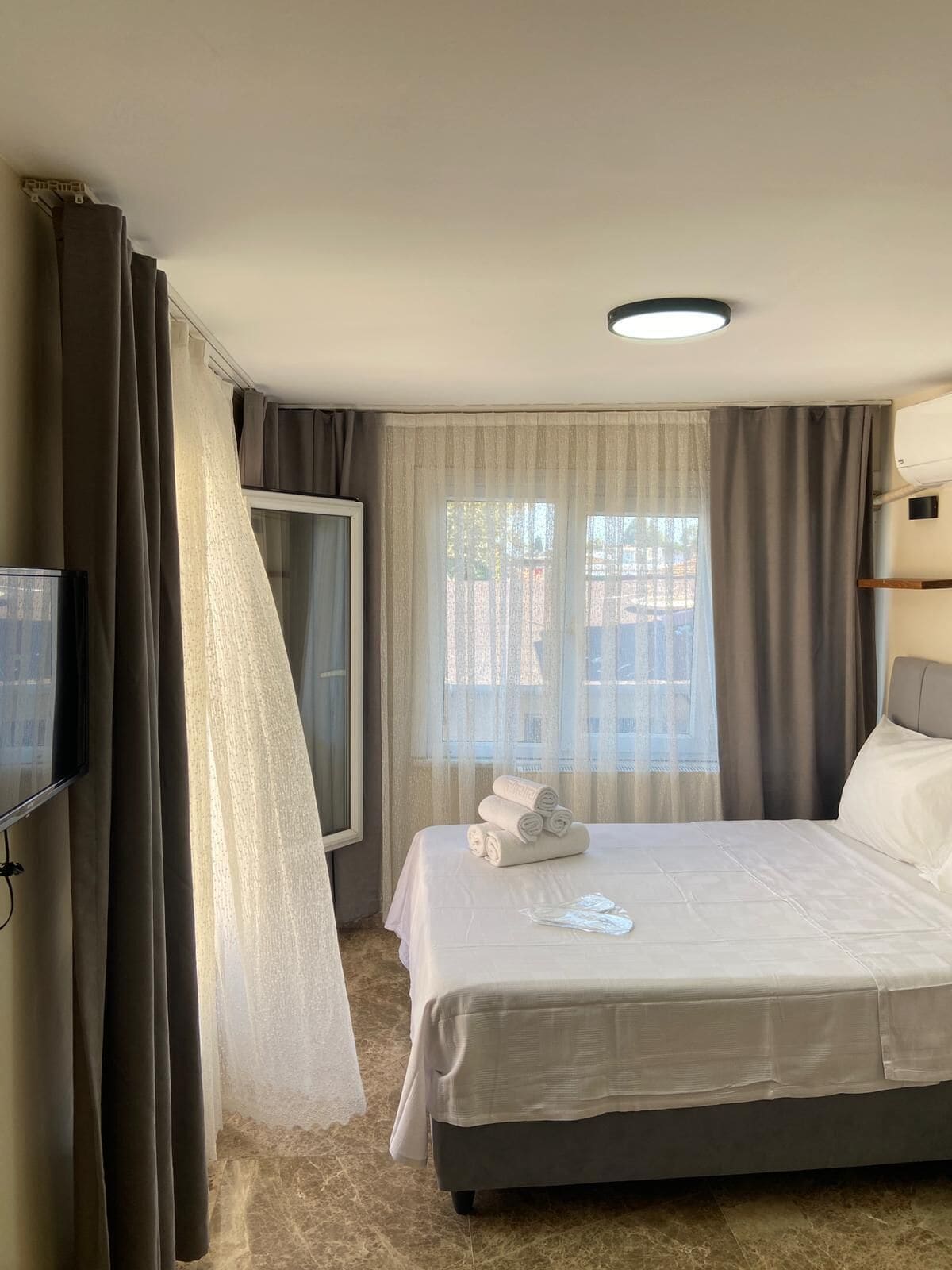 Ropa de cama de alta calidad, wifi gratis y ropa de cama 