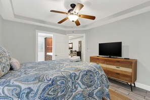 1 bedroom, desk, iron/ironing board, WiFi - Beachside Colony Resort Unit 222A (Tybee Island)