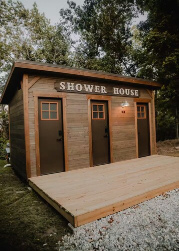 NWA Escape: Beaver Lake Pet Friendly Glamping
