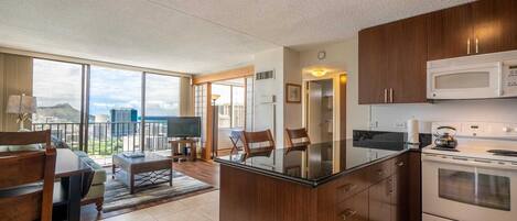 ثلاجة، ميكروويف، فرن، موقد طهي مسطح