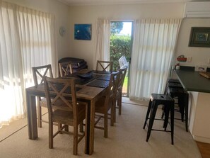 Dining - Hosts on the Coast Relax on Coronation (Pauanui)
