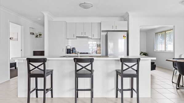 雪櫃、微波爐、焗爐、爐具