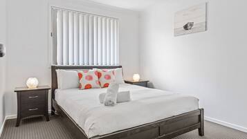 4 bedrooms, iron/ironing board, free WiFi