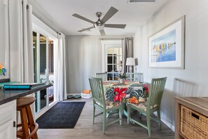 Interior - Bayview Sunset Cottage – Beach & Bay Across Street | Hot Tub & Pets Welcome (villas)