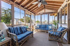Interior - Bayview Sunset Cottage – Beach & Bay Across Street | Hot Tub & Pets Welcome (villas)
