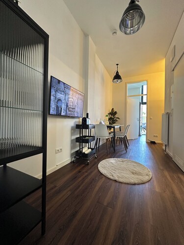 Gemütliche City-Wohnung mit Terrasse – 4 Betten