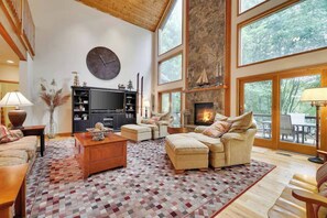 TV, fireplace, ping pong