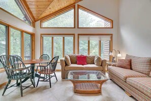 TV, fireplace - Lake Front! Game Room + Indoor and Outdoor Fireplaces! (Blakeslee)