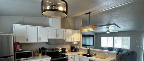 Mikrowelle, Ofen, Herdplatte, Geschirrspüler