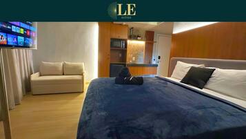 Luxury Studio, 1 Double Bed | Laptop workspace, free WiFi