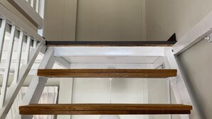 A staircase with white railings and wooden steps. - Casa Tanjung Jara (Kuala Dungun)