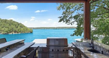 Grand Lakefront Lodge Retreat