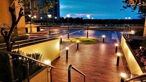 A wooden deck with railings, a landscaped area, and a view of the sky. - Boutique Themed Studio - Kuching Riverine Diamond (Kuching)