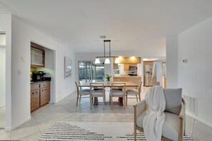 Dining - 3-bedroom house near Indian Rocks Beach with Pool! (Seminole)