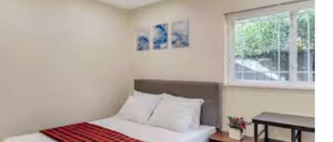 3 quartos, ferros/tábuas de passar roupa, acesso à internet