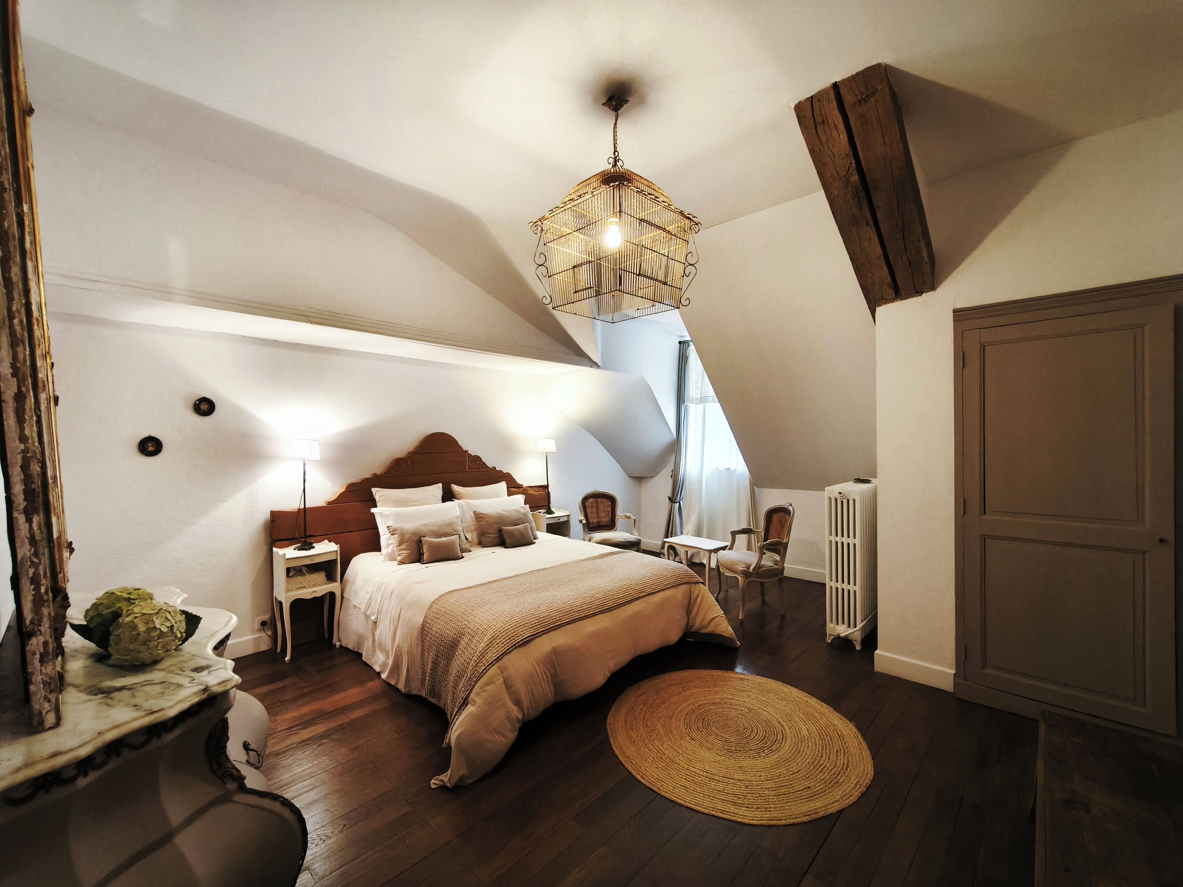 Cortinas blackout y tabla de planchar con plancha 