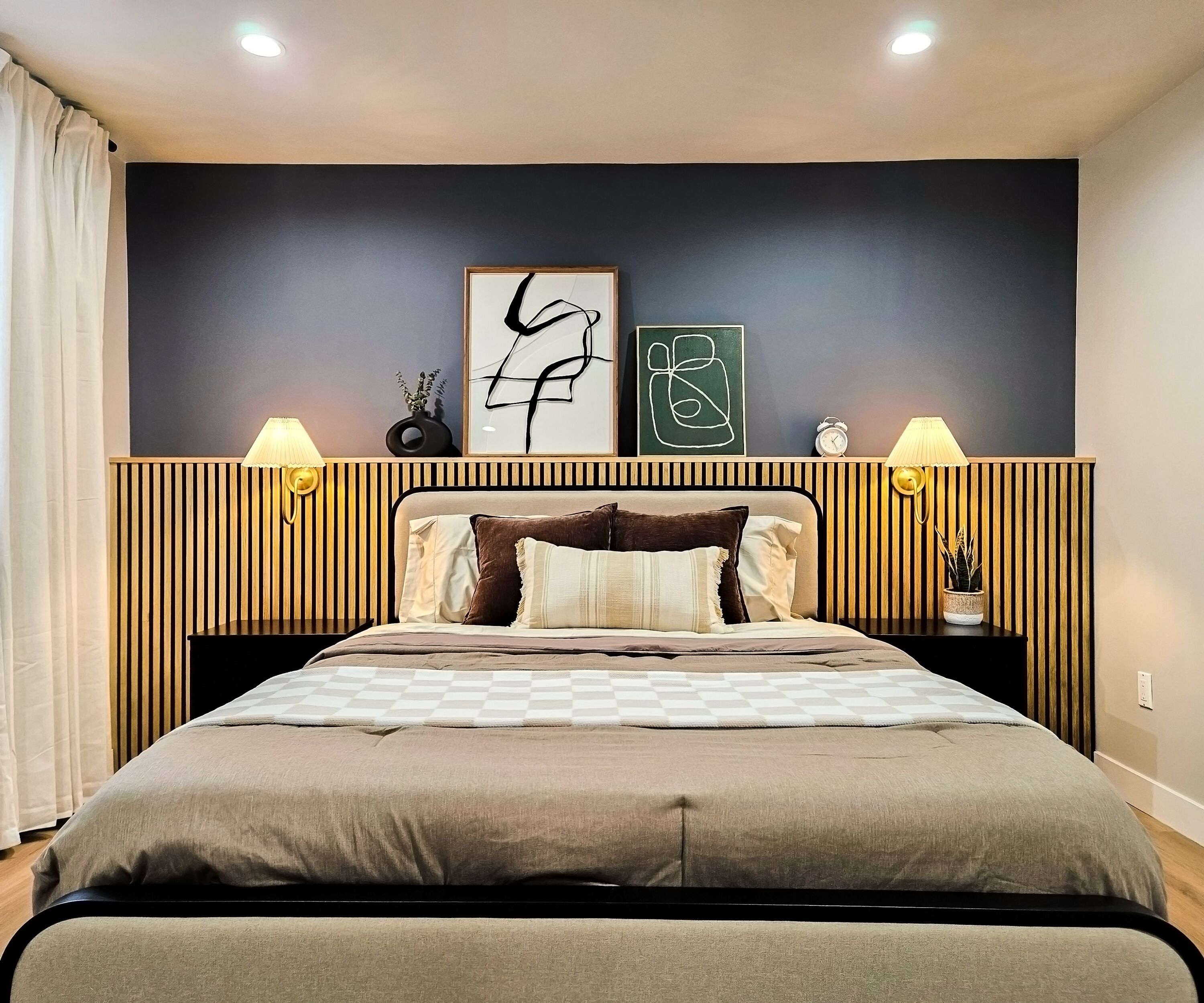 Deluxe Double Room, 1 Queen Bed, Non Smoking | Individually decorated, individually furnished, desk, free WiFi