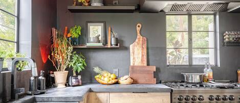 冰箱、微波炉、烤箱、炉灶