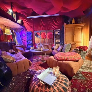 المنشأة من الداخل