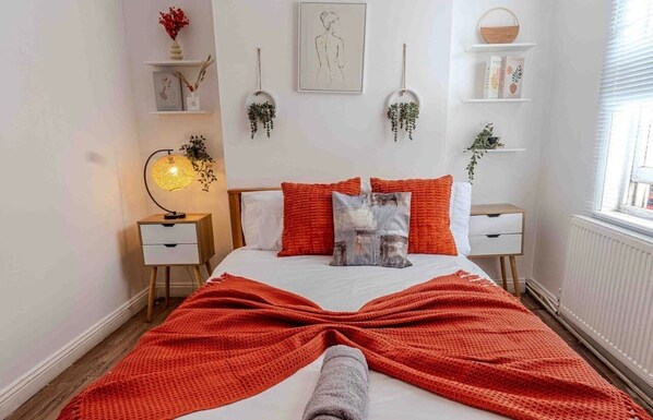 3 chambres, fer et planche à repasser, Wi-Fi, draps fournis