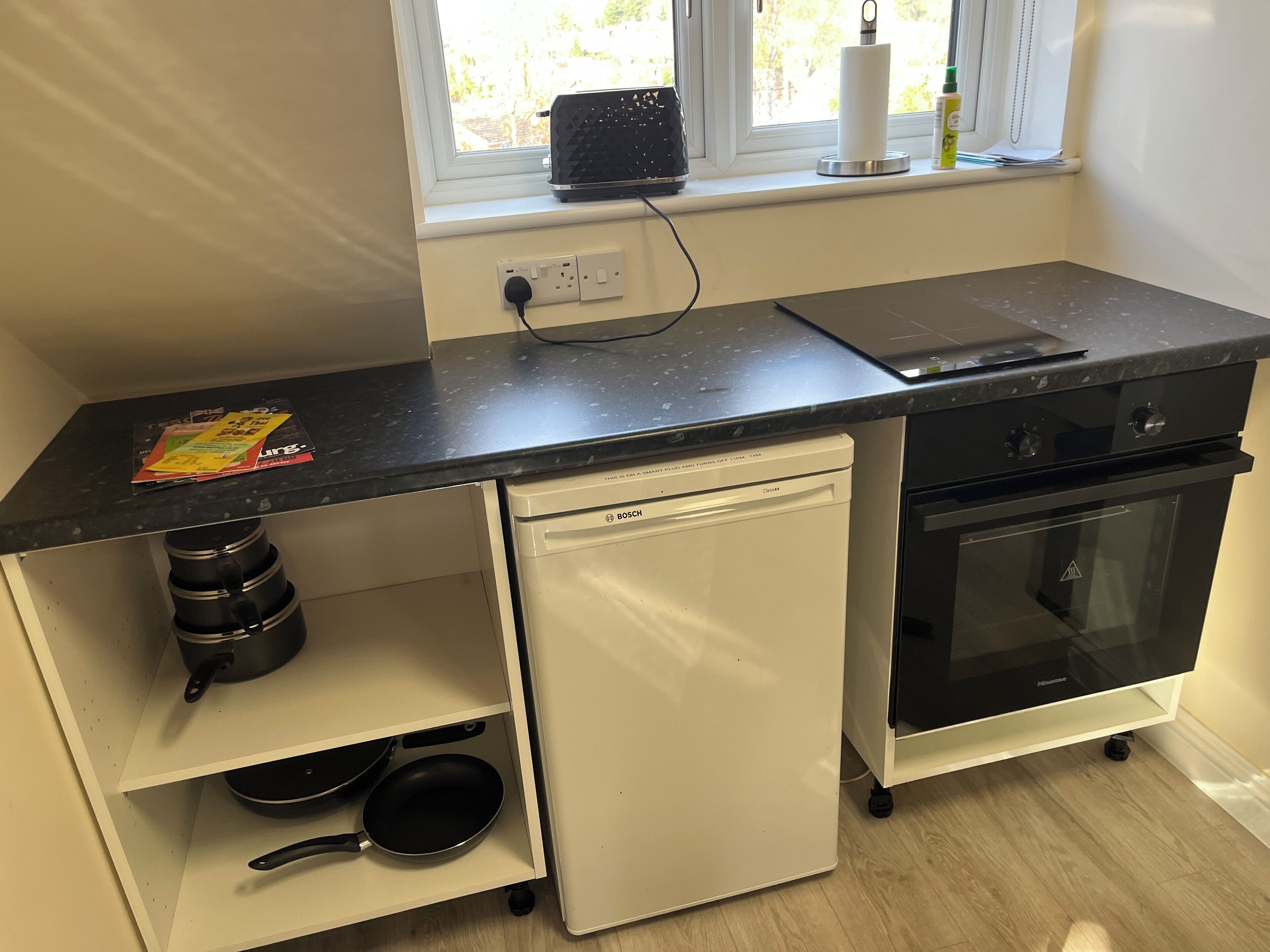 Refrigerador, microondas, horno y cafetera y tetera 