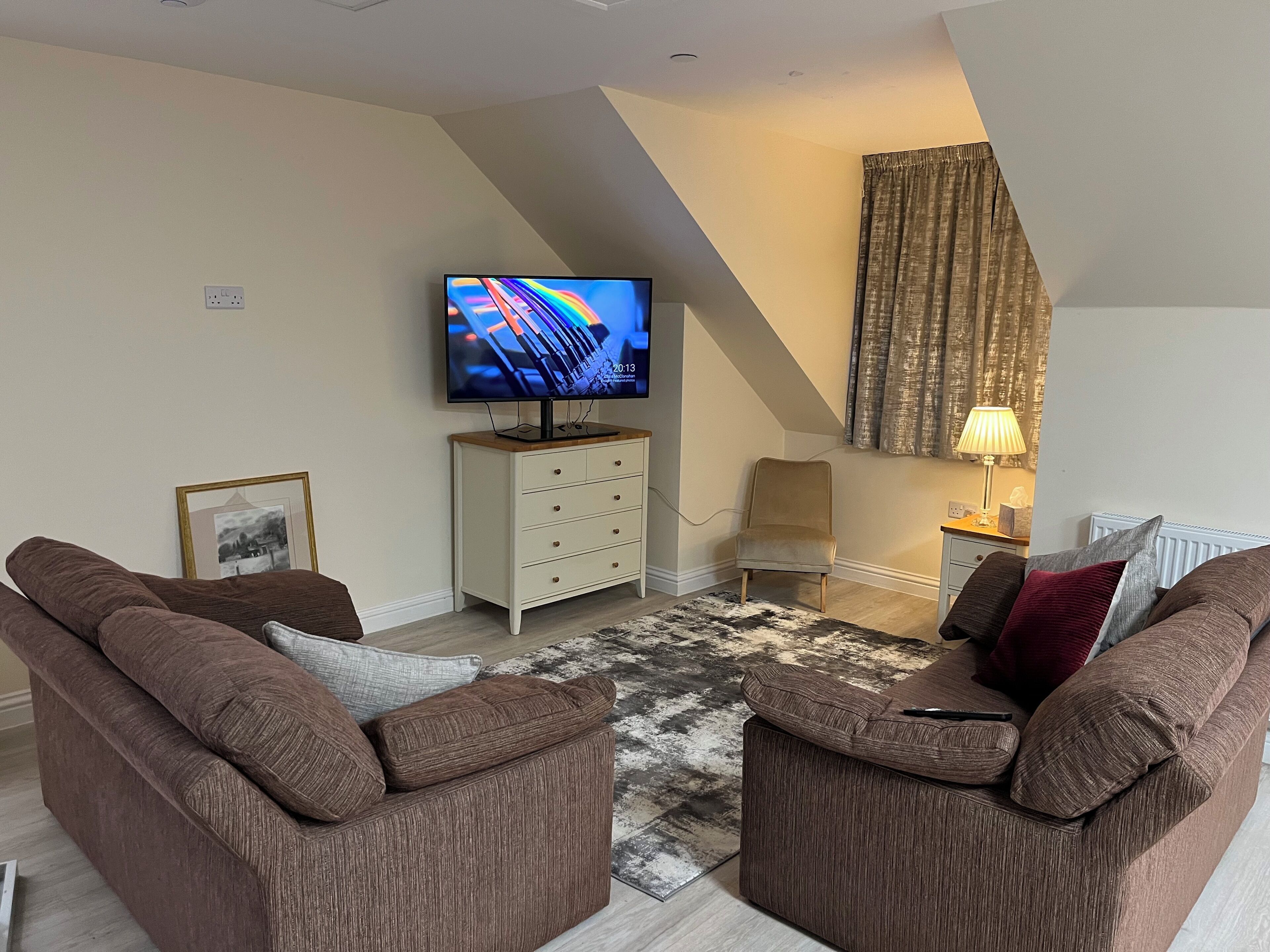 Monitor de computadora y impresora 