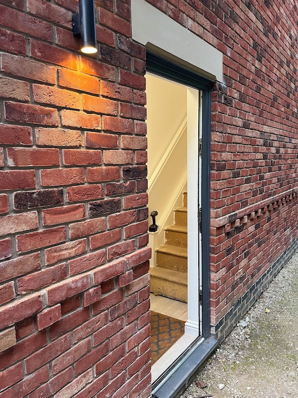 Exterior detail - Studio flat near university (Beeston)